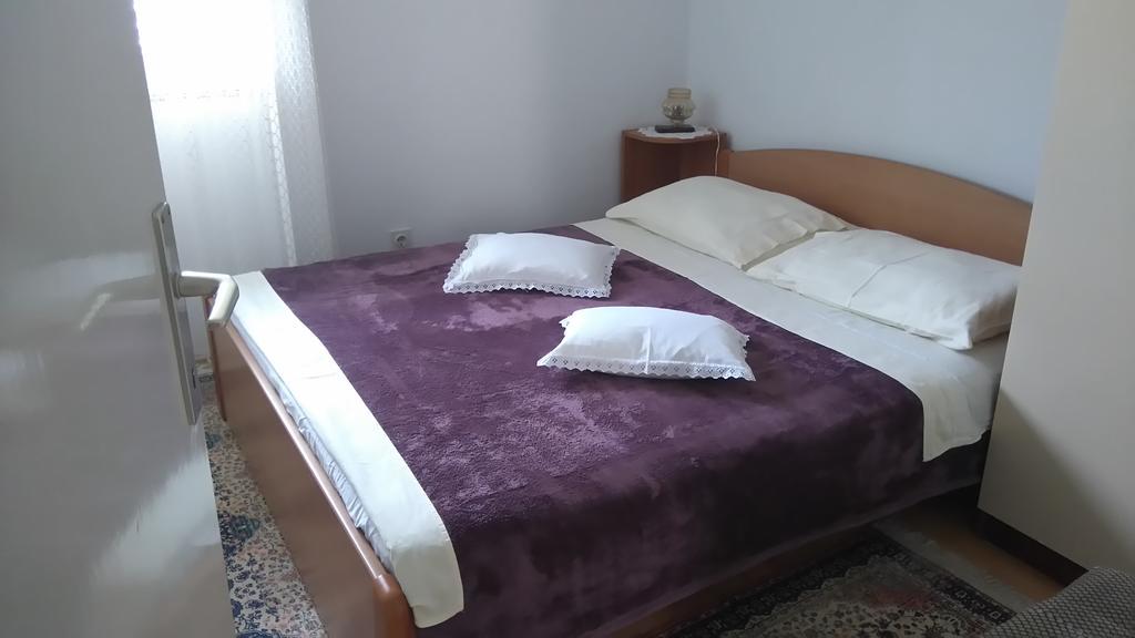 Apartment Basic เพทรอซาเน ภายนอก รูปภาพ