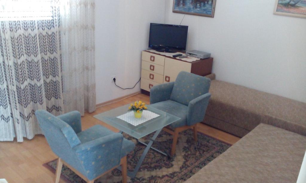 Apartment Basic เพทรอซาเน ภายนอก รูปภาพ