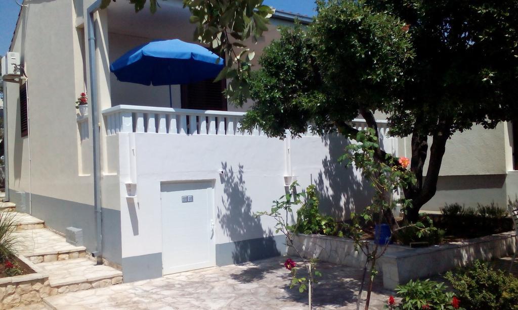 Apartment Basic เพทรอซาเน ภายนอก รูปภาพ