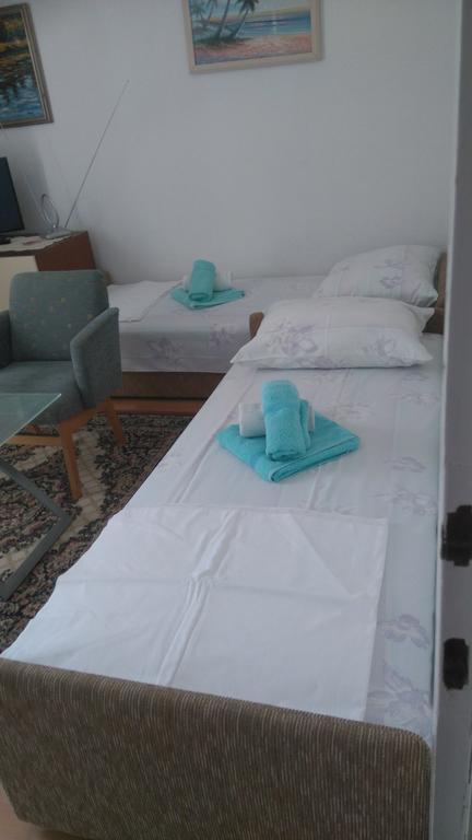 Apartment Basic เพทรอซาเน ภายนอก รูปภาพ