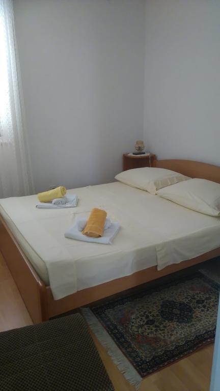 Apartment Basic เพทรอซาเน ภายนอก รูปภาพ