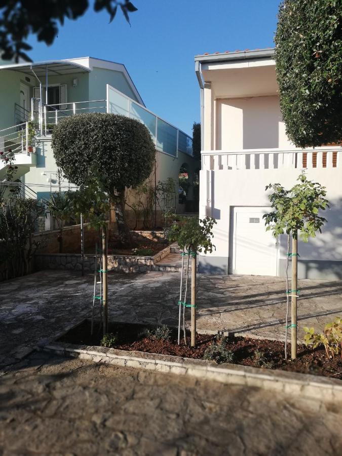 Apartment Basic เพทรอซาเน ภายนอก รูปภาพ